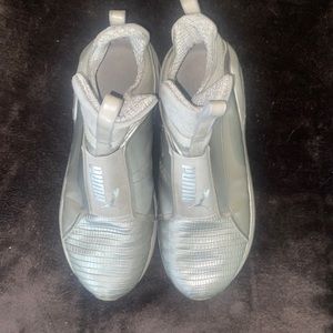 Snake skin puma running shoe in good condition